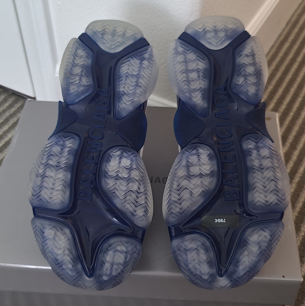 ๐ฆ๐ HP ๐๐ฆ NWT Balenciaga Triple S Sneakers - Picture 5 of 10